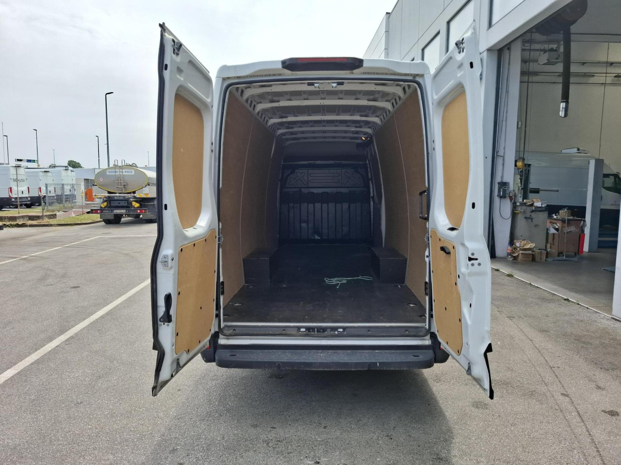 IVECO Daily 35S16V - כלי רכב מסחרי לנוסעים: תמונה 5 IVECO Daily 35S16V - כלי רכב מסחרי לנוסעים: תמונה 5