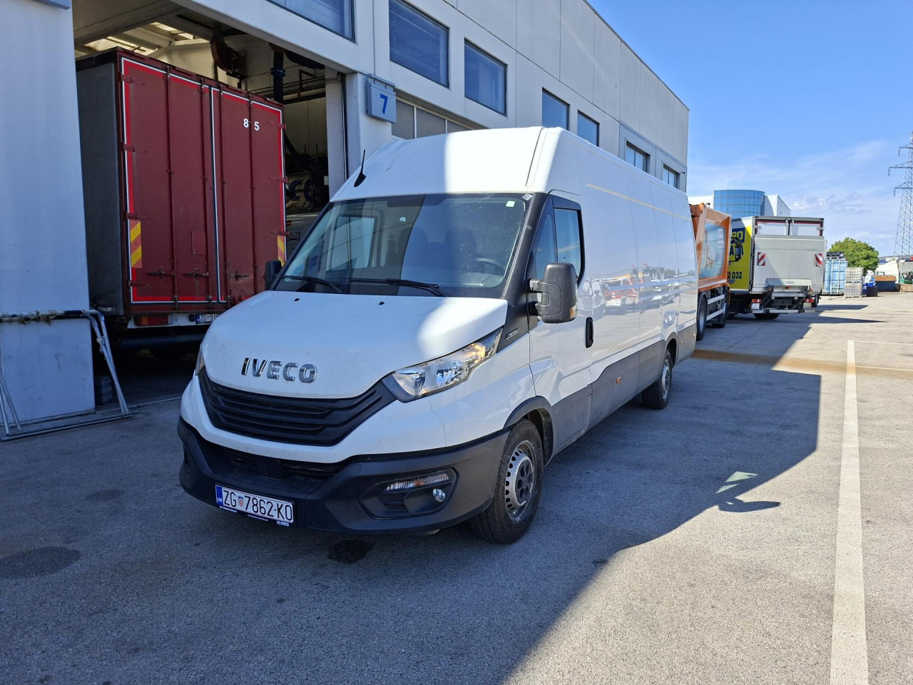 IVECO Daily 35S16V - כלי רכב מסחרי לנוסעים: תמונה 2 IVECO Daily 35S16V - כלי רכב מסחרי לנוסעים: תמונה 2