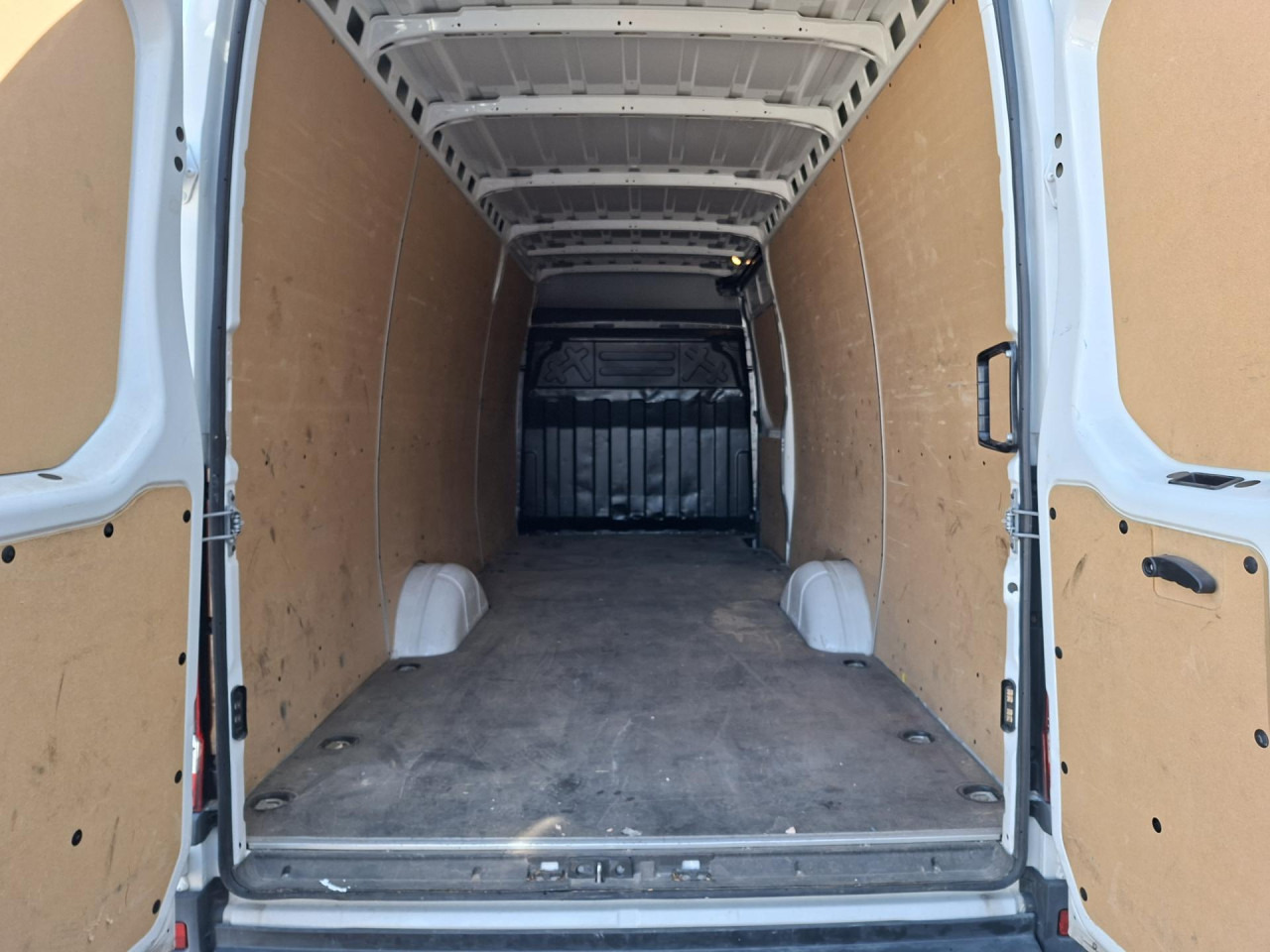 IVECO Daily 35S16V - כלי רכב מסחרי לנוסעים: תמונה 5 IVECO Daily 35S16V - כלי רכב מסחרי לנוסעים: תמונה 5