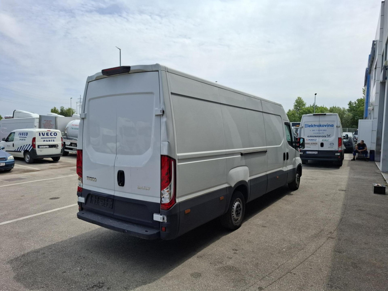 IVECO Daily 35S16V - כלי רכב מסחרי לנוסעים: תמונה 4 IVECO Daily 35S16V - כלי רכב מסחרי לנוסעים: תמונה 4