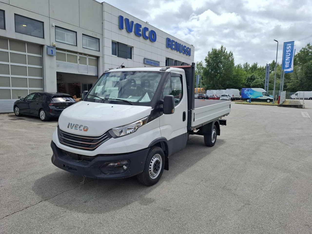 IVECO Daily 35S16 - כלי רכב מסחרי עם לוח: תמונה 1 IVECO Daily 35S16 - כלי רכב מסחרי עם לוח: תמונה 1