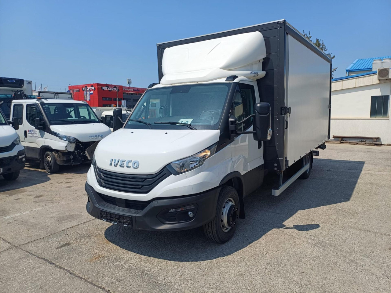 IVECO Daily 70C18H - כלי רכב מסחרי עם וילונות צד: תמונה 1 IVECO Daily 70C18H - כלי רכב מסחרי עם וילונות צד: תמונה 1