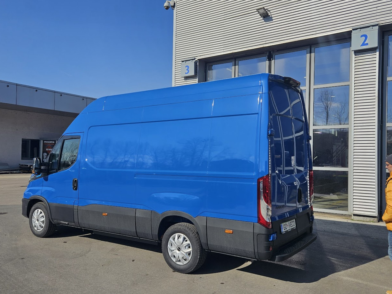 IVECO Daily ELEKTRIČNI 35 C 18H - כלי רכב מסחרי לנוסעים, כלי רכב מסחרי חשמלי: תמונה 2 IVECO Daily ELEKTRIČNI 35 C 18H - כלי רכב מסחרי לנוסעים, כלי רכב מסחרי חשמלי: תמונה 2