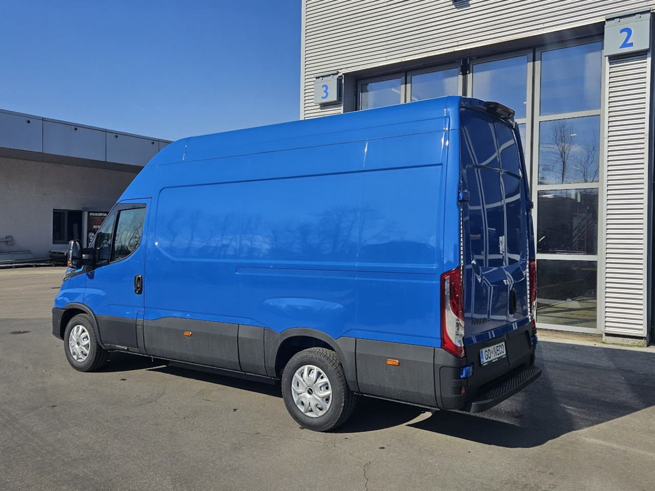 IVECO Daily ELEKTRIČNI 35 C 18H - כלי רכב מסחרי לנוסעים, כלי רכב מסחרי חשמלי: תמונה 3 IVECO Daily ELEKTRIČNI 35 C 18H - כלי רכב מסחרי לנוסעים, כלי רכב מסחרי חשמלי: תמונה 3