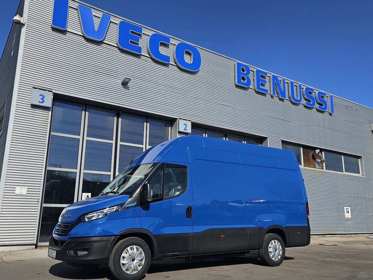IVECO Daily ELEKTRIČNI 35 C 18H - כלי רכב מסחרי לנוסעים, כלי רכב מסחרי חשמלי: תמונה 1 IVECO Daily ELEKTRIČNI 35 C 18H - כלי רכב מסחרי לנוסעים, כלי רכב מסחרי חשמלי: תמונה 1