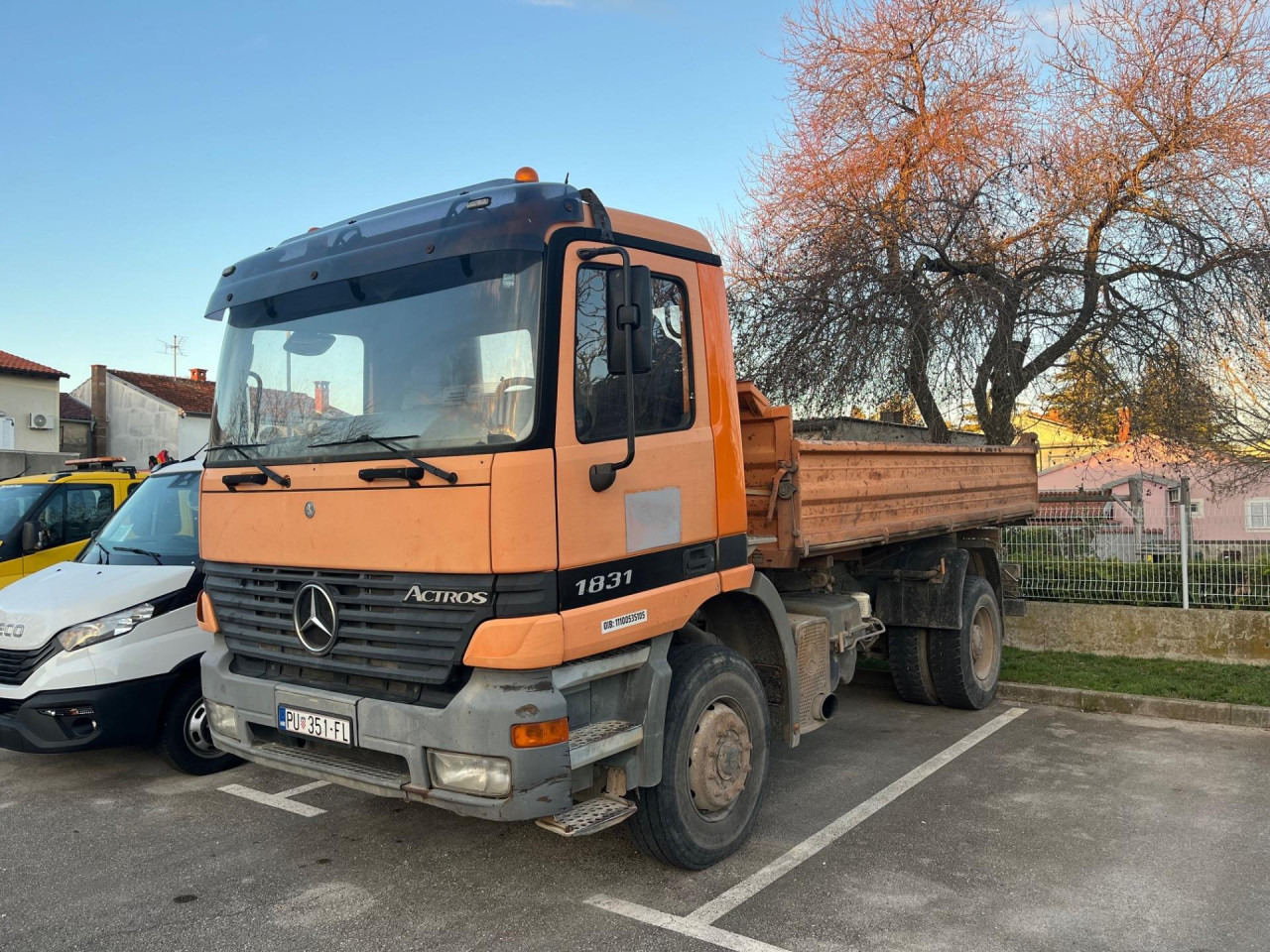 MERCEDES-BENZ Actros 1831 K - מזהיר: תמונה 1 MERCEDES-BENZ Actros 1831 K - מזהיר: תמונה 1