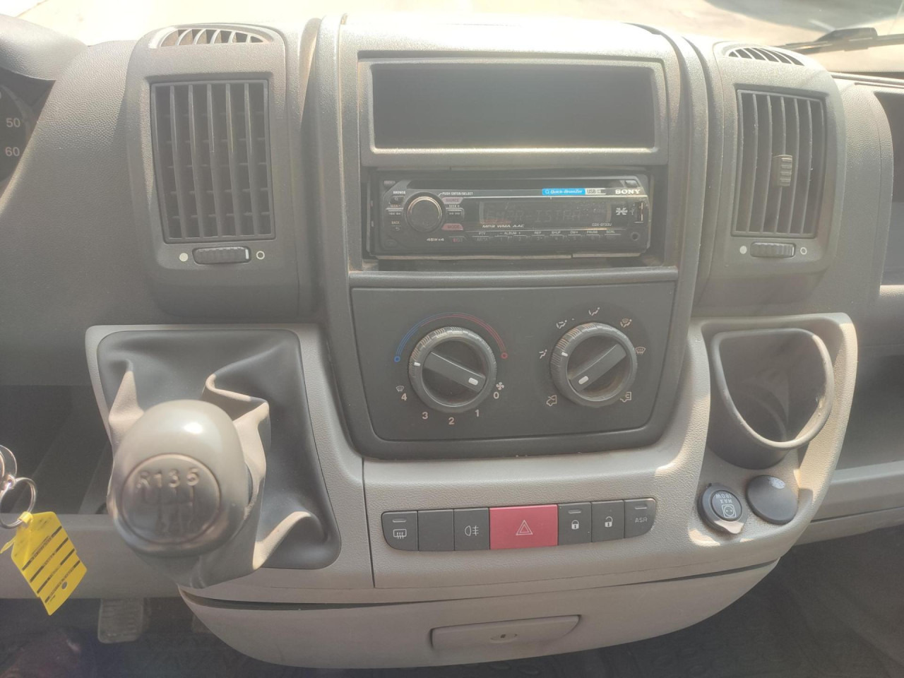 כלי רכב מסחרי מזהיר, כלי רכב מסחרי קומבי PEUGEOT Boxer 2.2 HDI: תמונה 7