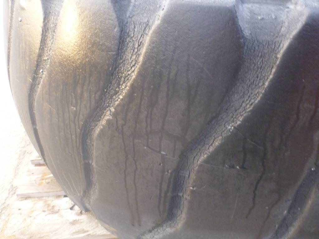 Volvo Hjul, Bridgestone 26.5R25 1st - סרן וחלקים עבור מכונת בנייה: תמונה 2 Volvo Hjul, Bridgestone 26.5R25 1st - סרן וחלקים עבור מכונת בנייה: תמונה 2