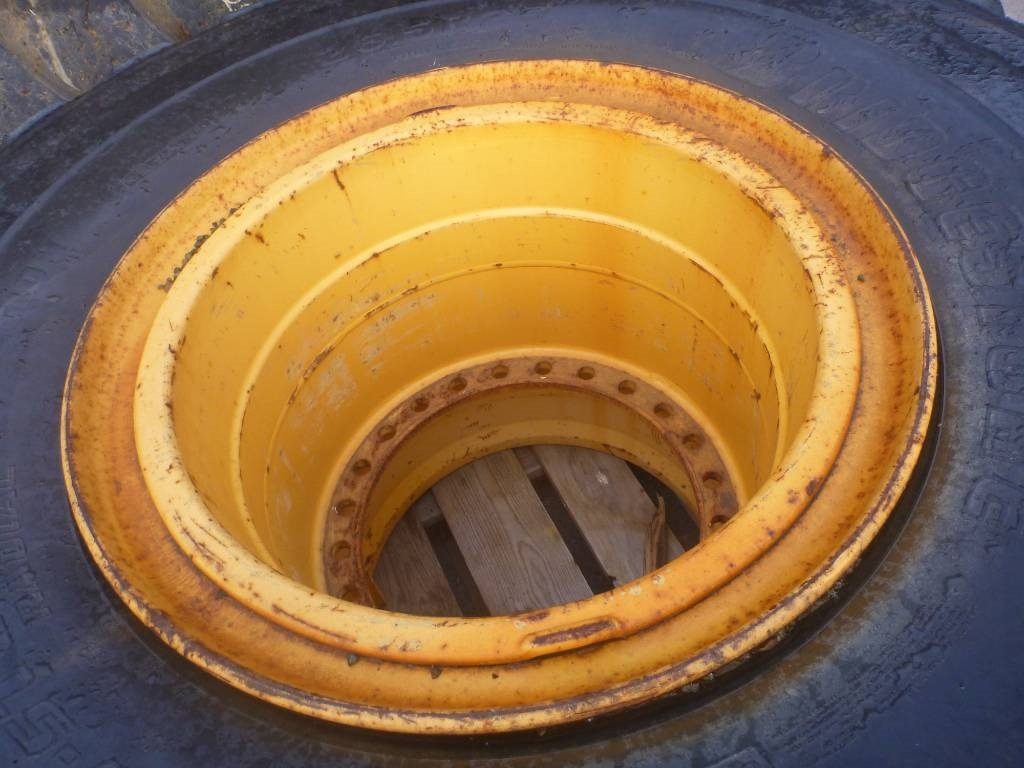 Volvo Hjul, Bridgestone 26.5R25 1st - סרן וחלקים עבור מכונת בנייה: תמונה 4 Volvo Hjul, Bridgestone 26.5R25 1st - סרן וחלקים עבור מכונת בנייה: תמונה 4