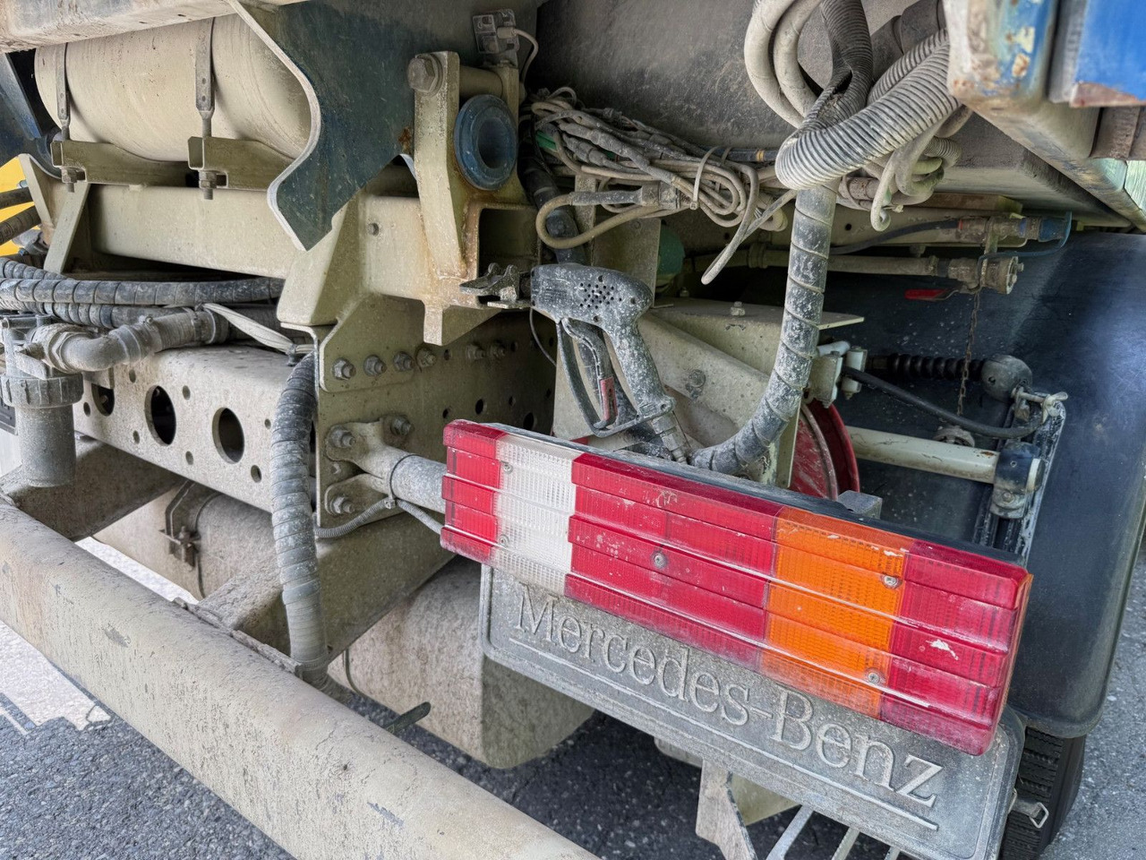 מטאטא כבישים Mercedes-Benz Axor 1829 4x2, E5, EPS, RHD, Faun Kehrmaschine: תמונה 8