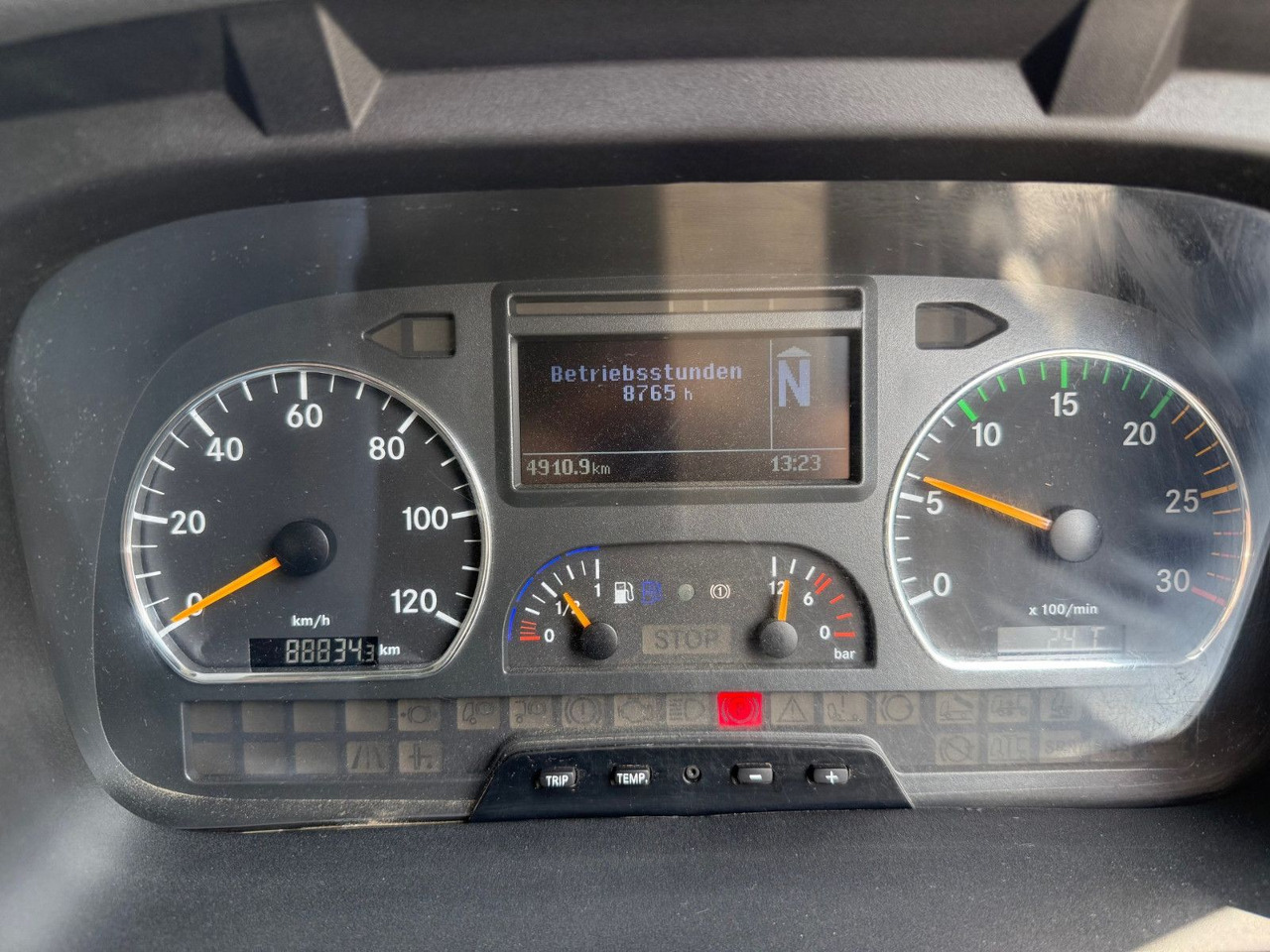 מטאטא כבישים Mercedes-Benz Axor 1829 4x2, E5, EPS, RHD, Faun Kehrmaschine: תמונה 18