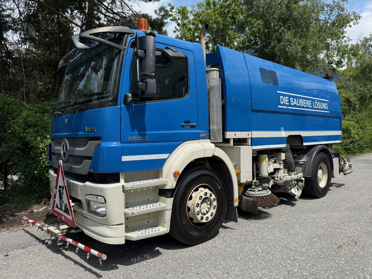 Mercedes-Benz Axor 1829 4x2, E5, EPS, RHD, Faun Kehrmaschine - מטאטא כבישים: תמונה 2 Mercedes-Benz Axor 1829 4x2, E5, EPS, RHD, Faun Kehrmaschine - מטאטא כבישים: תמונה 2