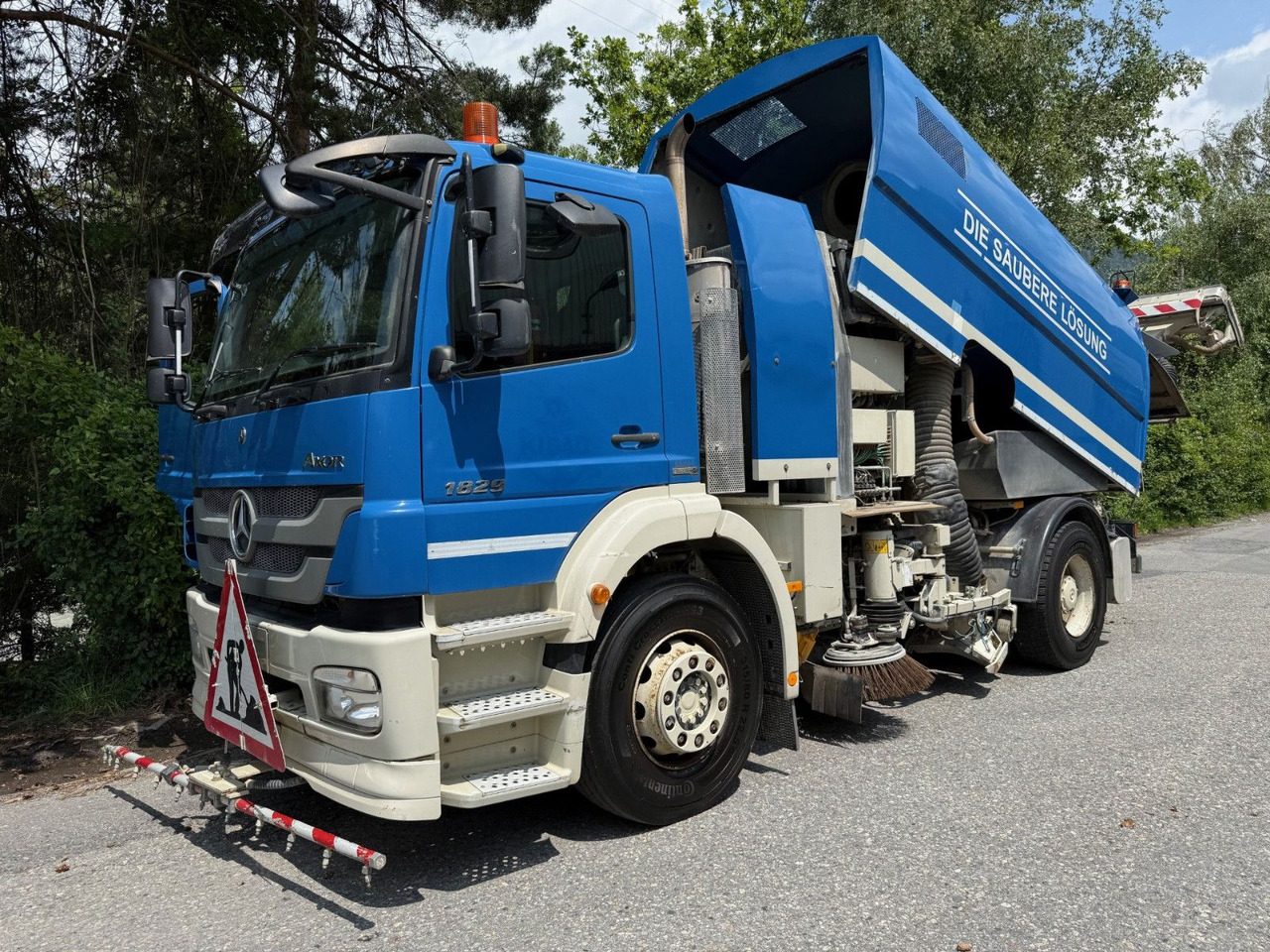 Mercedes-Benz Axor 1829 4x2, E5, EPS, RHD, Faun Kehrmaschine - מטאטא כבישים: תמונה 1 Mercedes-Benz Axor 1829 4x2, E5, EPS, RHD, Faun Kehrmaschine - מטאטא כבישים: תמונה 1