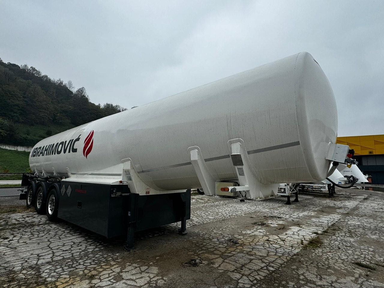 Schwarzmüller 5 Kammern, ADR, Treibstoff Fuel - סמיטריילר מכל: תמונה 1 Schwarzmüller 5 Kammern, ADR, Treibstoff Fuel - סמיטריילר מכל: תמונה 1