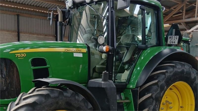 John Deere 7530 - טרקטור חקלאי: תמונה 1 John Deere 7530 - טרקטור חקלאי: תמונה 1