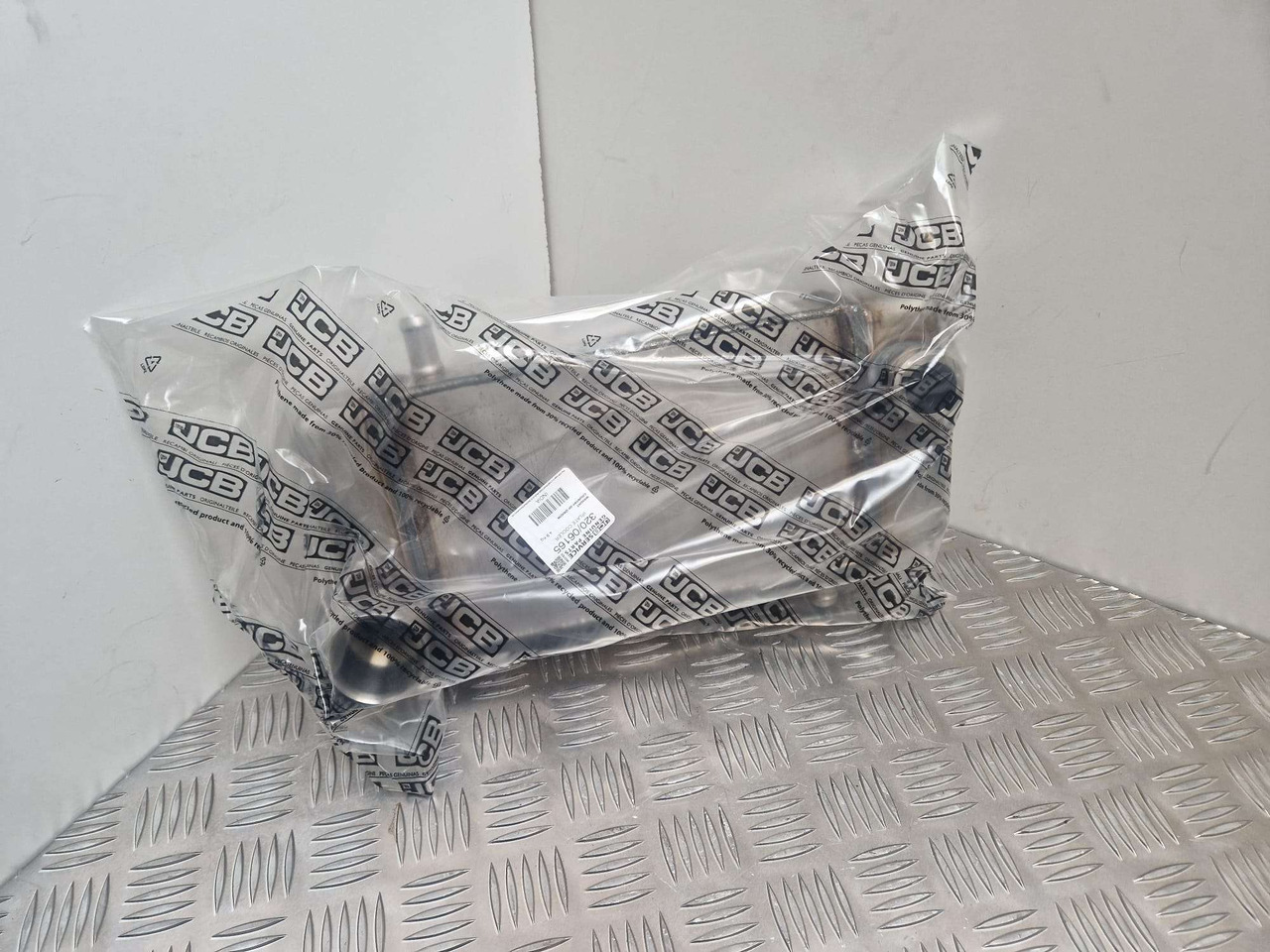 EGR Cooler JCB 320/06165 NEW T4 EGR cooler - מנוע וחלקים עבור מכונת בנייה: תמונה 3 EGR Cooler JCB 320/06165 NEW T4 EGR cooler - מנוע וחלקים עבור מכונת בנייה: תמונה 3