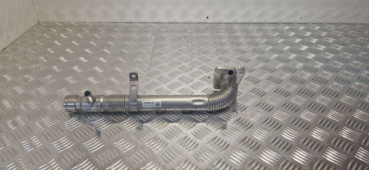 EGR Cooler crossover Pipe 320/06166 GENUINE JCB - מנוע וחלקים עבור מכונת בנייה: תמונה 1 EGR Cooler crossover Pipe 320/06166 GENUINE JCB - מנוע וחלקים עבור מכונת בנייה: תמונה 1