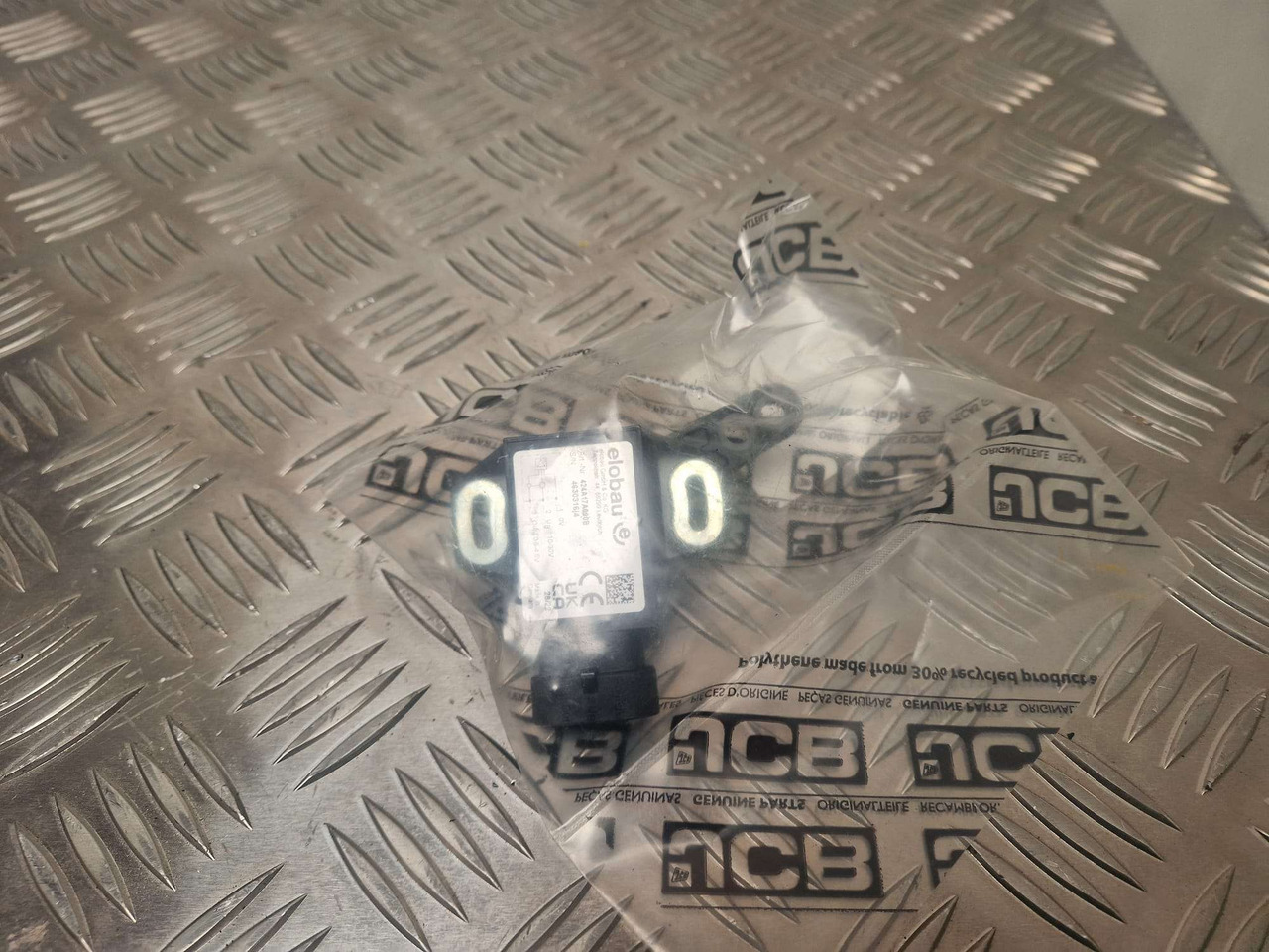 Fastrac angle sensor with lever JCB 332/S4707 - מנוע וחלקים עבור מכונת בנייה: תמונה 1 Fastrac angle sensor with lever JCB 332/S4707 - מנוע וחלקים עבור מכונת בנייה: תמונה 1
