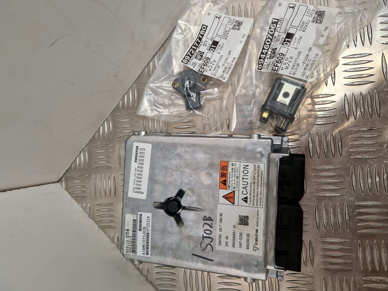 ISUZU ECU 4HK1 XYSJ02B 24V H725324 - מנוע וחלקים עבור מכונת בנייה: תמונה 1 ISUZU ECU 4HK1 XYSJ02B 24V H725324 - מנוע וחלקים עבור מכונת בנייה: תמונה 1