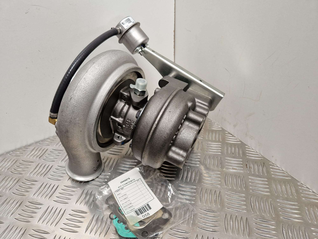 Iveco Generator Turbocharger Holset 4043994 - מנוע וחלקים עבור מכונת בנייה: תמונה 3 Iveco Generator Turbocharger Holset 4043994 - מנוע וחלקים עבור מכונת בנייה: תמונה 3