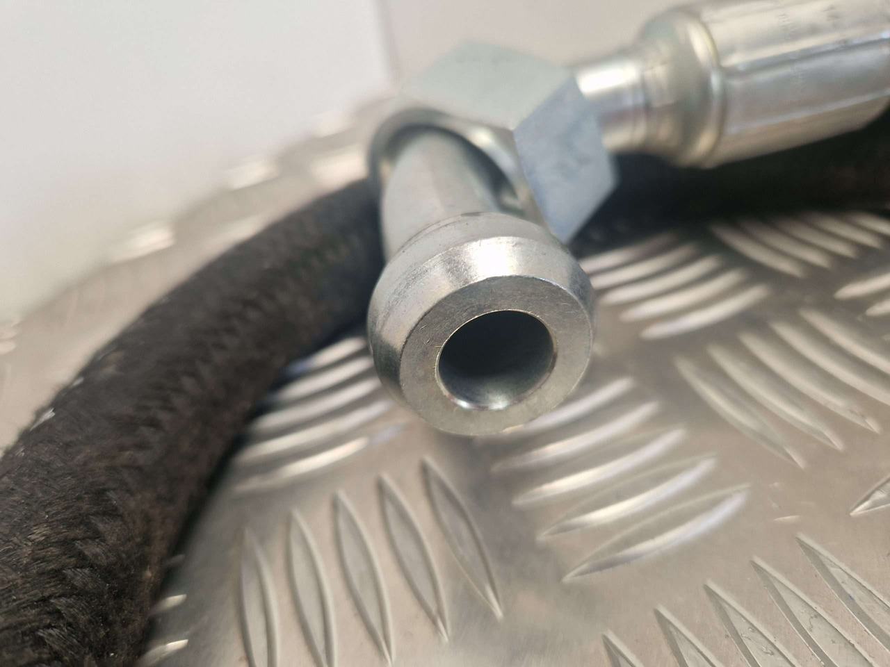 JCB 320/A4091 320/A4237 excavator Oil hose - מנוע וחלקים עבור מכונת בנייה: תמונה 5 JCB 320/A4091 320/A4237 excavator Oil hose - מנוע וחלקים עבור מכונת בנייה: תמונה 5