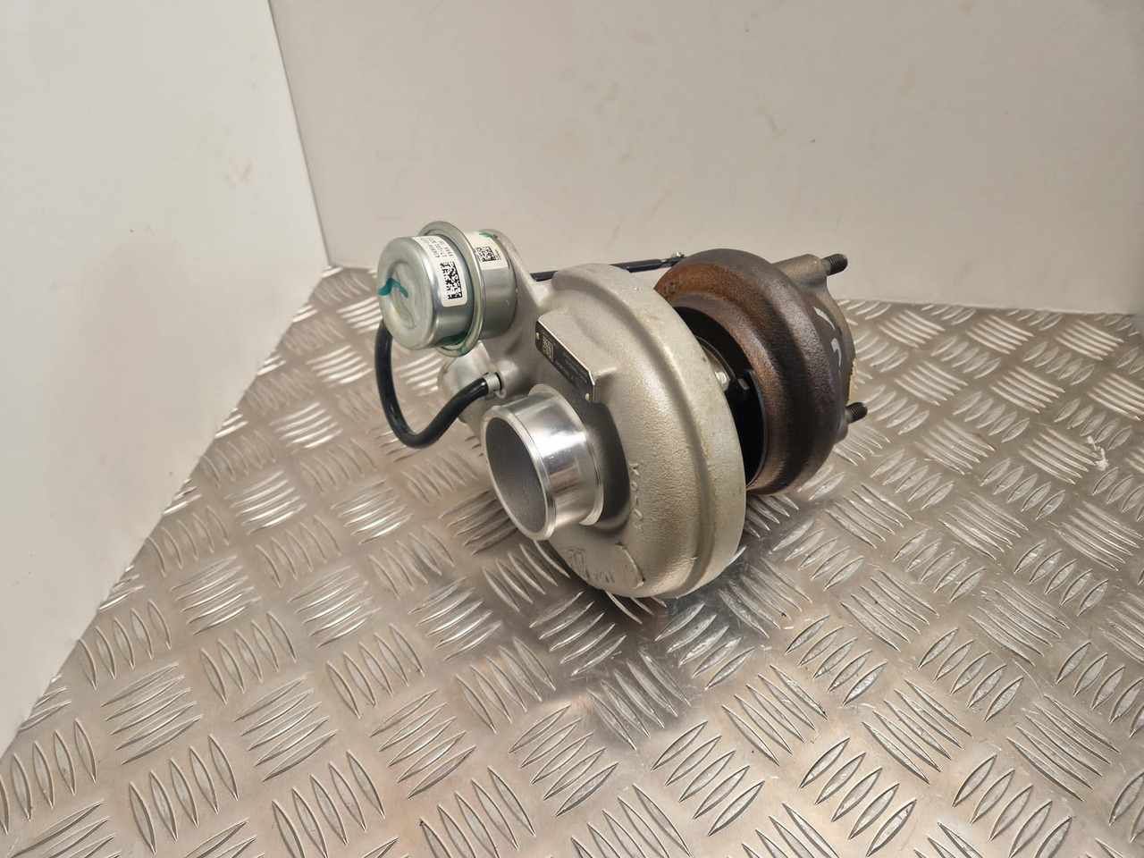 JCB turbocharger 320/06049 Garrett Turbo 762932-02 - מנוע וחלקים עבור מכונת בנייה: תמונה 4 JCB turbocharger 320/06049 Garrett Turbo 762932-02 - מנוע וחלקים עבור מכונת בנייה: תמונה 4