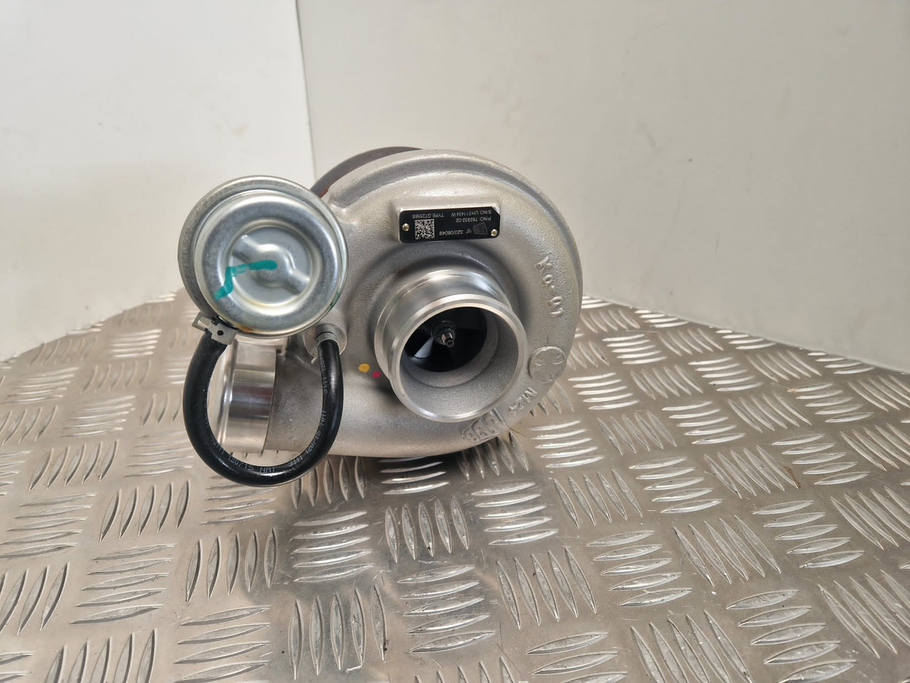 JCB turbocharger 320/06049 Garrett Turbo 762932-02 - מנוע וחלקים עבור מכונת בנייה: תמונה 2 JCB turbocharger 320/06049 Garrett Turbo 762932-02 - מנוע וחלקים עבור מכונת בנייה: תמונה 2