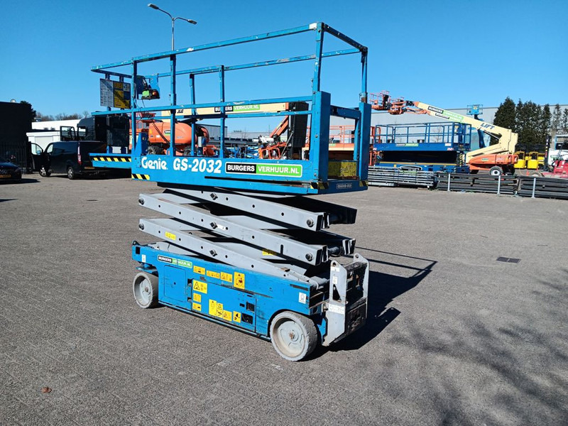 Genie GS2032 - מעלית מספריים: תמונה 1 Genie GS2032 - מעלית מספריים: תמונה 1