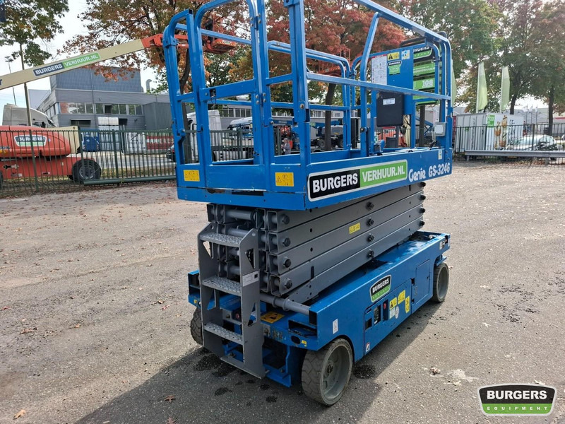 Genie GS3246 Nieuwe accus + lader - מעלית מספריים: תמונה 3 Genie GS3246 Nieuwe accus + lader - מעלית מספריים: תמונה 3