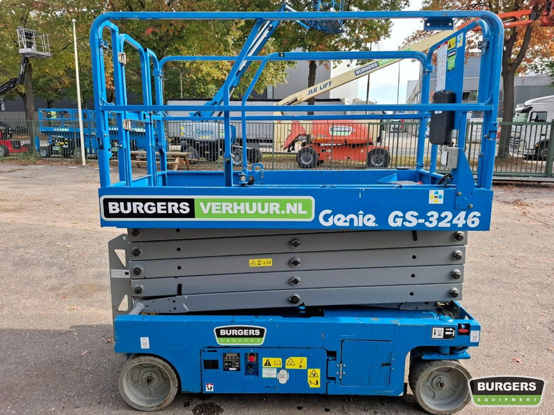 Genie GS3246 Nieuwe accus + lader - מעלית מספריים: תמונה 5 Genie GS3246 Nieuwe accus + lader - מעלית מספריים: תמונה 5