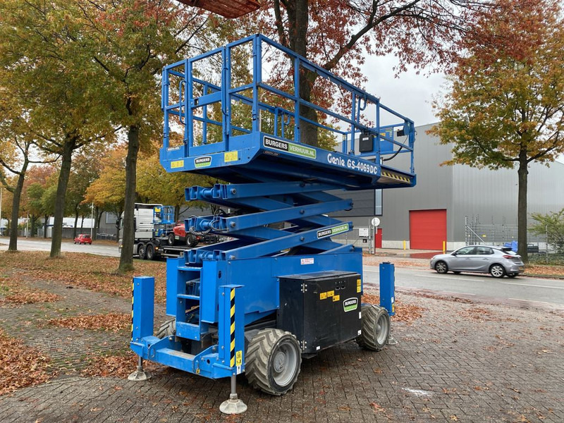 Genie GS4069 DC - מעלית מספריים: תמונה 2 Genie GS4069 DC - מעלית מספריים: תמונה 2