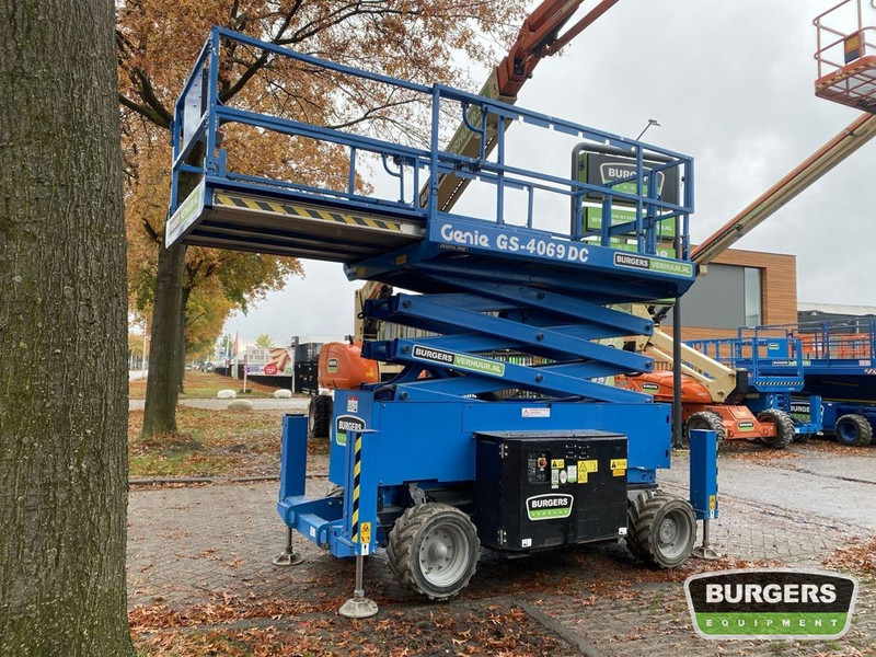 Genie GS4069 DC - מעלית מספריים: תמונה 4 Genie GS4069 DC - מעלית מספריים: תמונה 4