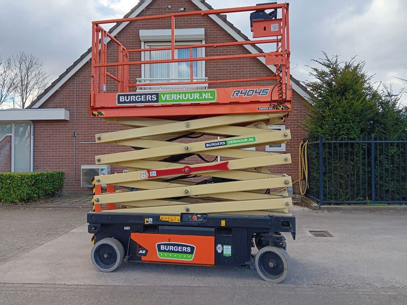 JLG R4045 - מעלית מספריים: תמונה 1 JLG R4045 - מעלית מספריים: תמונה 1