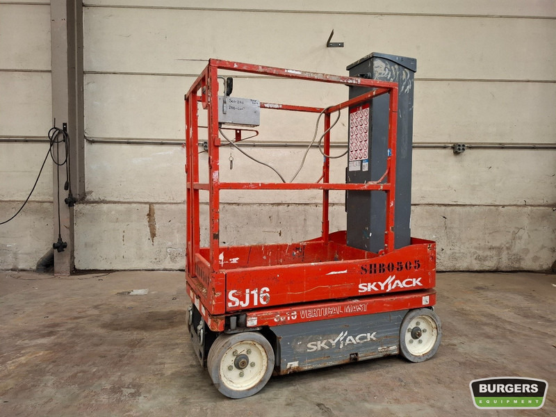 Skyjack SJ16 - פלטפורמה אווירית: תמונה 1 Skyjack SJ16 - פלטפורמה אווירית: תמונה 1