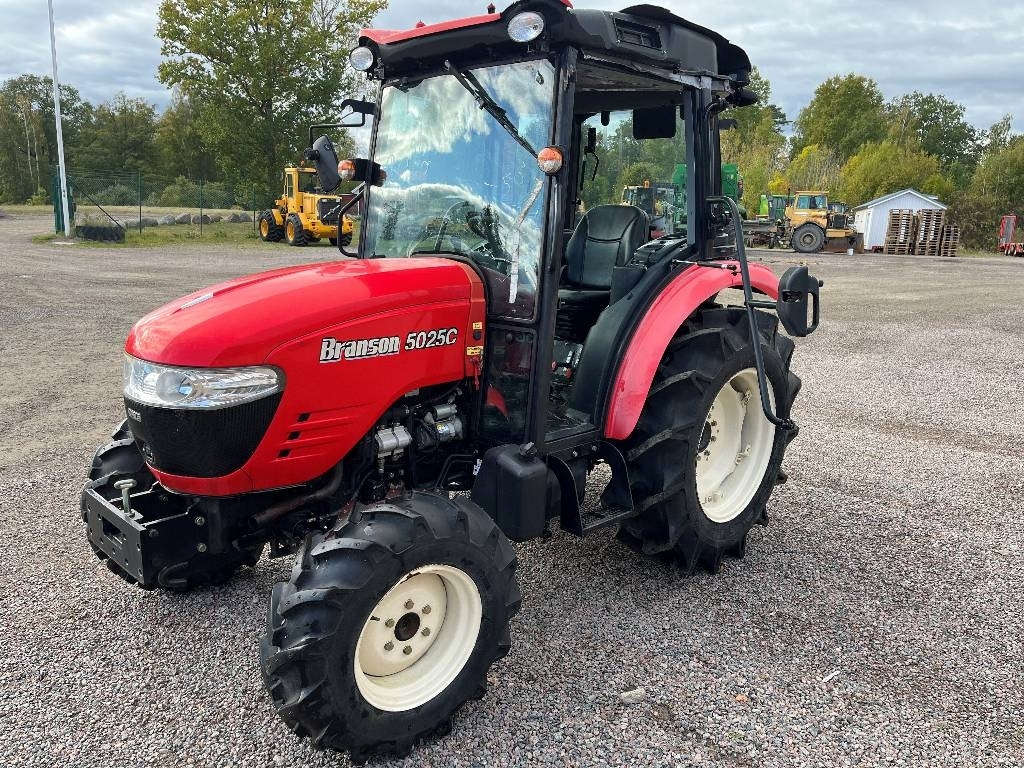 Branson 5025 C Dismantled. Only spare parts - טרקטור חקלאי: תמונה 4 Branson 5025 C Dismantled. Only spare parts - טרקטור חקלאי: תמונה 4