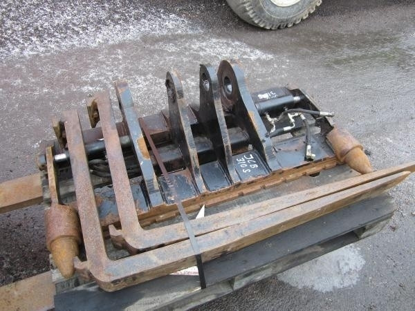 JCB TM310 , 300 Pin and cone coupler - מזלגות עבור מכונת בנייה: תמונה 1 JCB TM310 , 300 Pin and cone coupler - מזלגות עבור מכונת בנייה: תמונה 1