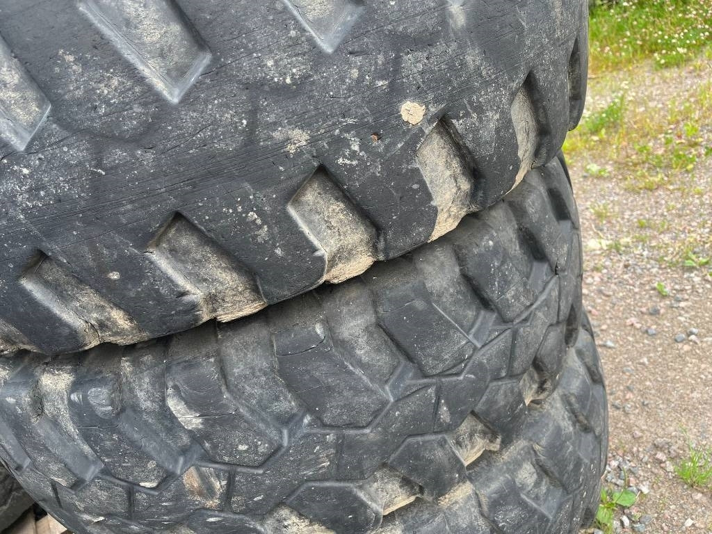 Michelin 335/80-20 till Volvo L30 Zettelmeyer - צמיג עבור מכונת בנייה: תמונה 3 Michelin 335/80-20 till Volvo L30 Zettelmeyer - צמיג עבור מכונת בנייה: תמונה 3