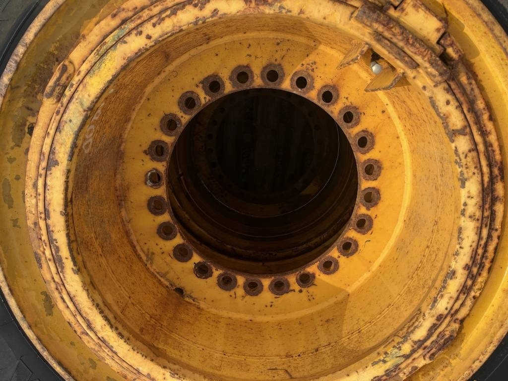 Michelin 800/65R29 XLD Volvo L150 L180 - חבילת גלגלים וצמיגים: תמונה 4 Michelin 800/65R29 XLD Volvo L150 L180 - חבילת גלגלים וצמיגים: תמונה 4