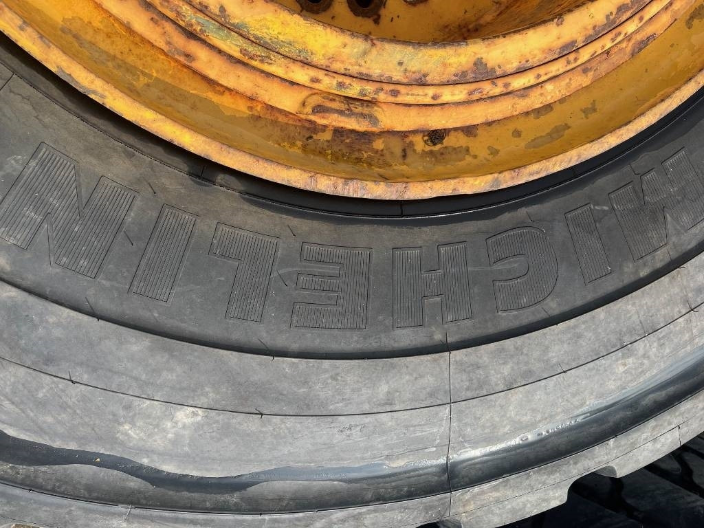 Michelin 800/65R29 XLD Volvo L150 L180 - חבילת גלגלים וצמיגים: תמונה 3 Michelin 800/65R29 XLD Volvo L150 L180 - חבילת גלגלים וצמיגים: תמונה 3