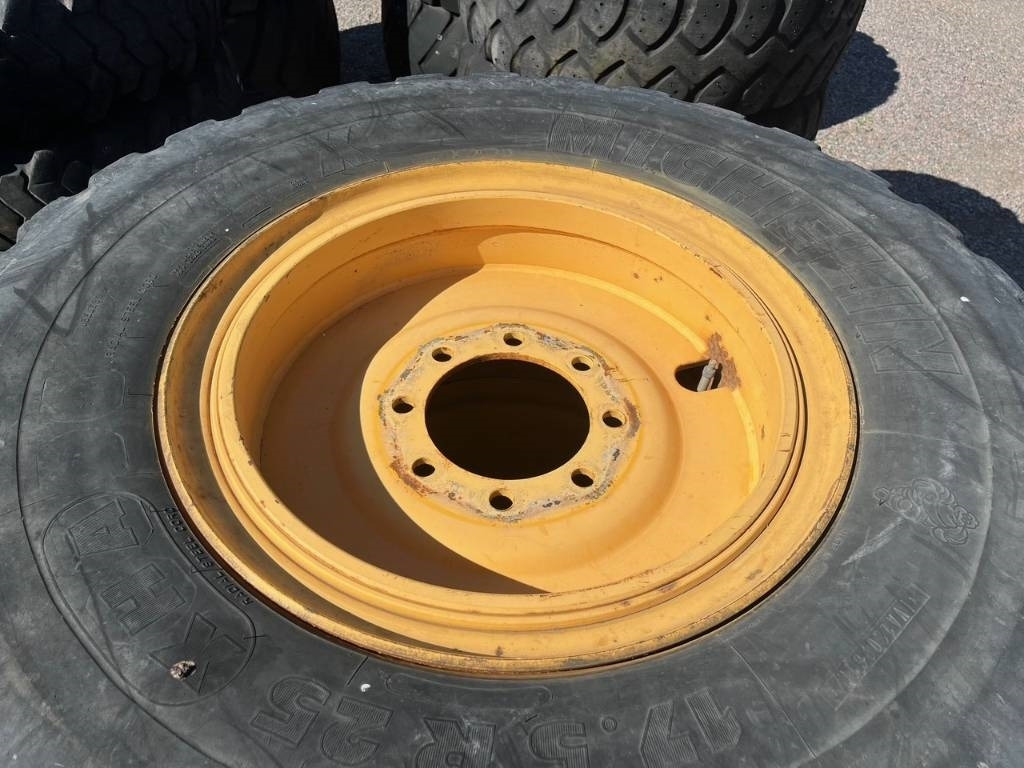 Michelin XHA 15,5-R25 till Volvo L50E C D B - צמיג עבור מכונת בנייה: תמונה 4 Michelin XHA 15,5-R25 till Volvo L50E C D B - צמיג עבור מכונת בנייה: תמונה 4