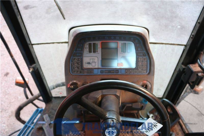 New Holland 8870 - תא עבור טרקטור חקלאי: תמונה 4 New Holland 8870 - תא עבור טרקטור חקלאי: תמונה 4
