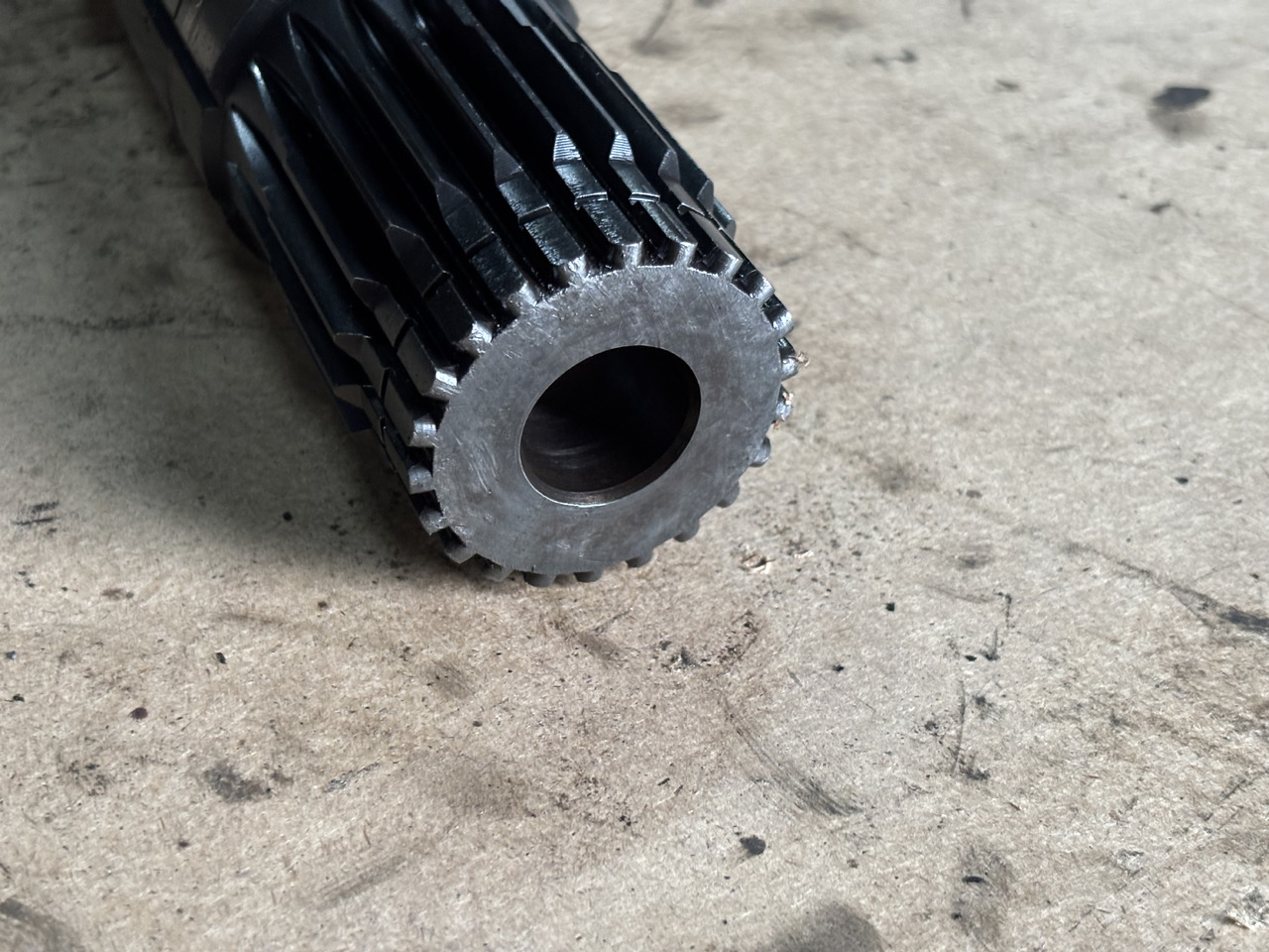 Claas AXION 830 Wałek przekładni podajnika zbożowego 00 1137 076 0 00 1149 403 0 - גל מדחף עבור מכונה חקלאית: תמונה 3 Claas AXION 830 Wałek przekładni podajnika zbożowego 00 1137 076 0 00 1149 403 0 - גל מדחף עבור מכונה חקלאית: תמונה 3