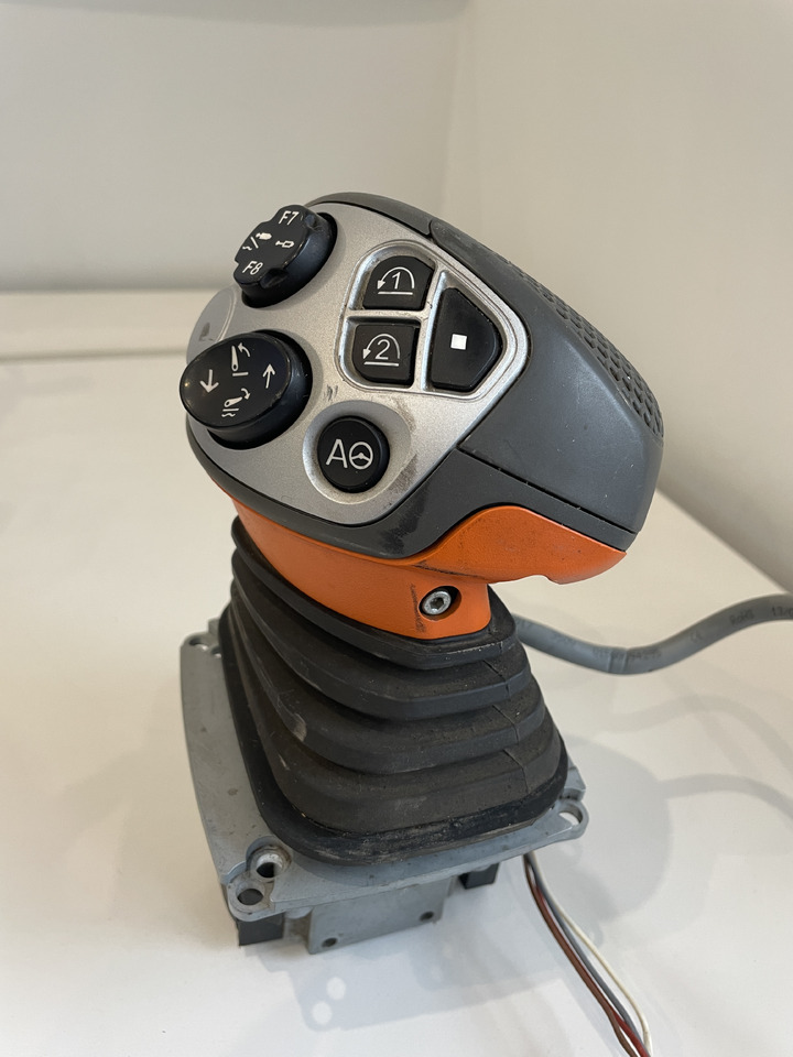Claas Arion - joystick sterowanie 0011467450 - תא ופנים הרכב עבור מכונה חקלאית: תמונה 1 Claas Arion - joystick sterowanie 0011467450 - תא ופנים הרכב עבור מכונה חקלאית: תמונה 1