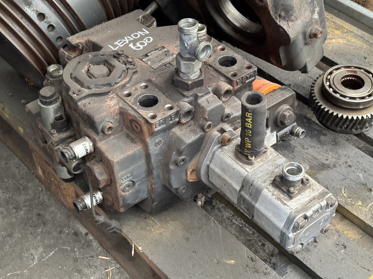 Claas Lexion 600 Pompa Hydrauliczna Hydrostat 0007719121 00 0771 912 1 - משאבה הידרולית עבור מכונה חקלאית: תמונה 1 Claas Lexion 600 Pompa Hydrauliczna Hydrostat 0007719121 00 0771 912 1 - משאבה הידרולית עבור מכונה חקלאית: תמונה 1