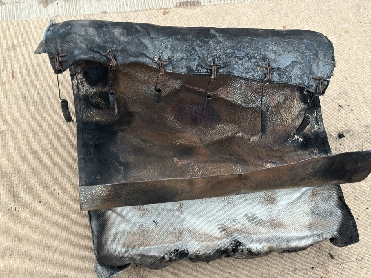 Claas Lexion 780 Obudowa Osłona Fartuch Maska - מנוע וחלקים עבור מכונה חקלאית: תמונה 1 Claas Lexion 780 Obudowa Osłona Fartuch Maska - מנוע וחלקים עבור מכונה חקלאית: תמונה 1