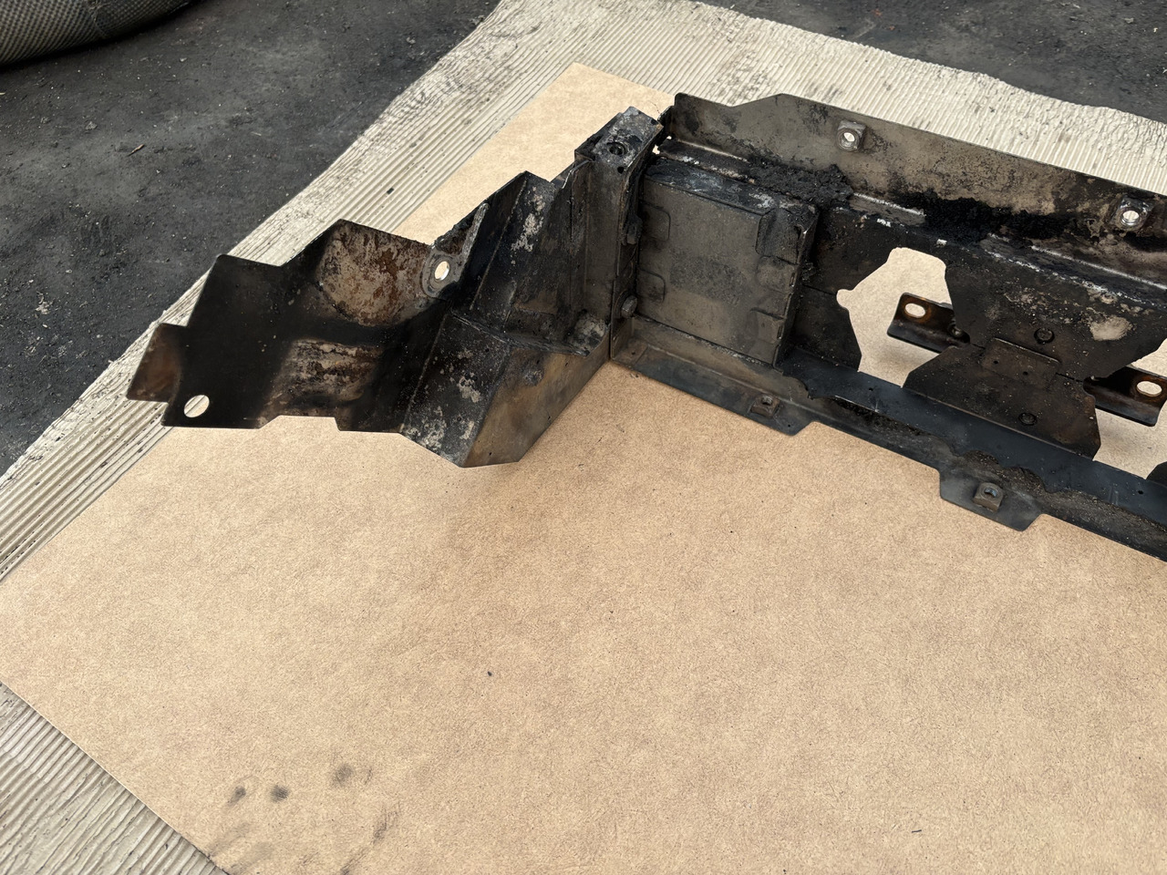 Claas Lexion 780 Ściana Tylna Obudowa Osłona Silnika 00 0781 204 0   00 7812040 - מנוע וחלקים עבור מכונה חקלאית: תמונה 4 Claas Lexion 780 Ściana Tylna Obudowa Osłona Silnika 00 0781 204 0   00 7812040 - מנוע וחלקים עבור מכונה חקלאית: תמונה 4