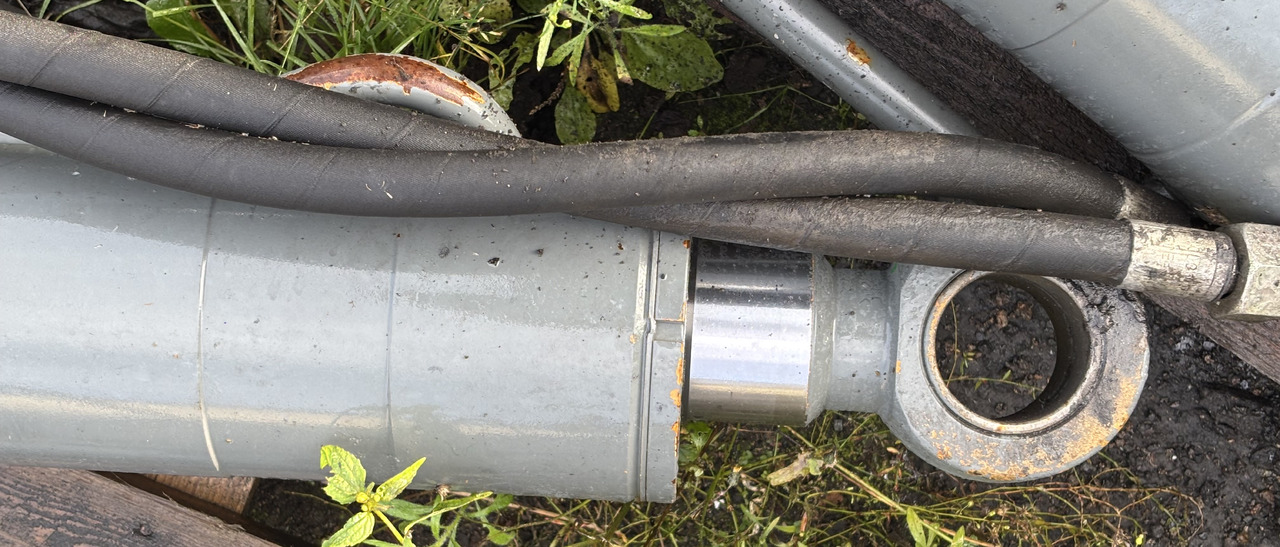 Claas Scorpion 7040 Siłownik Podnoszenia Siłownik Wyrównania 0013003700  0013003720 - צילינדר הידרולי עבור מפעיל טלסקופי: תמונה 2 Claas Scorpion 7040 Siłownik Podnoszenia Siłownik Wyrównania 0013003700  0013003720 - צילינדר הידרולי עבור מפעיל טלסקופי: תמונה 2