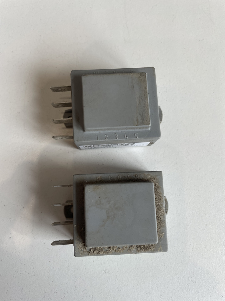 Claas Scorpion 7040 - moduł sterownik Sensamp2 V1.00 71039 0013024710 - ECU עבור ציוד לטיפול בחומרים: תמונה 3 Claas Scorpion 7040 - moduł sterownik Sensamp2 V1.00 71039 0013024710 - ECU עבור ציוד לטיפול בחומרים: תמונה 3