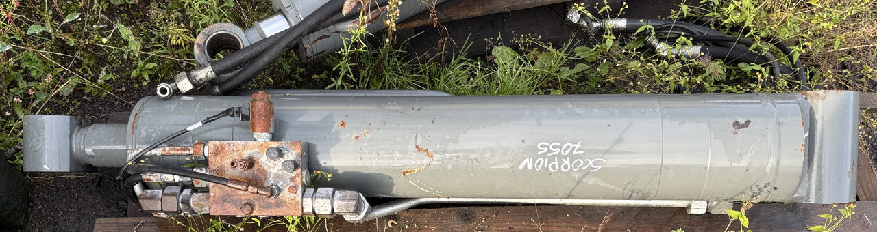 Claas Scorpion 7055 Siłownik Podnoszenia 0013048390   00 1304 839 0 - צילינדר הידרולי עבור מפעיל טלסקופי: תמונה 1 Claas Scorpion 7055 Siłownik Podnoszenia 0013048390   00 1304 839 0 - צילינדר הידרולי עבור מפעיל טלסקופי: תמונה 1