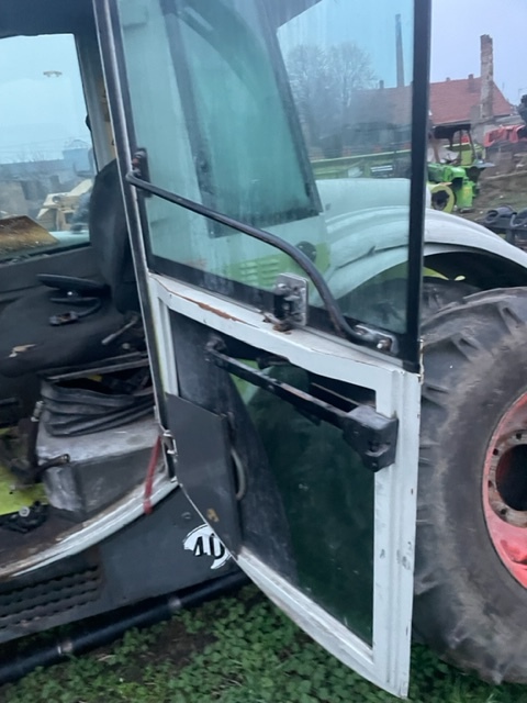 Claas Targo drzwi kompletne - דלת וחלקים עבור מכונה חקלאית: תמונה 1 Claas Targo drzwi kompletne - דלת וחלקים עבור מכונה חקלאית: תמונה 1